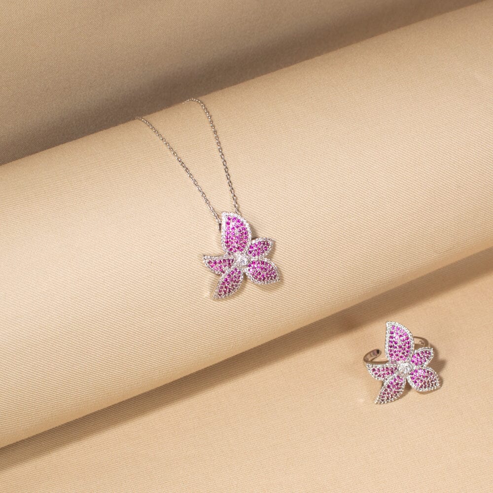 Nyra Chain Pendant with ring