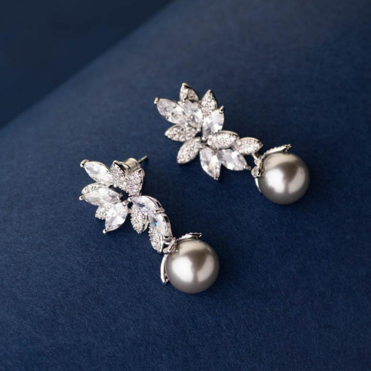Posh Pearl Studs