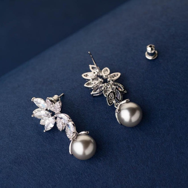Posh Pearl Studs