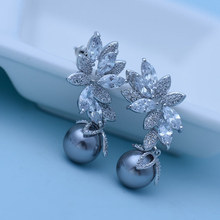 Posh Pearl Studs