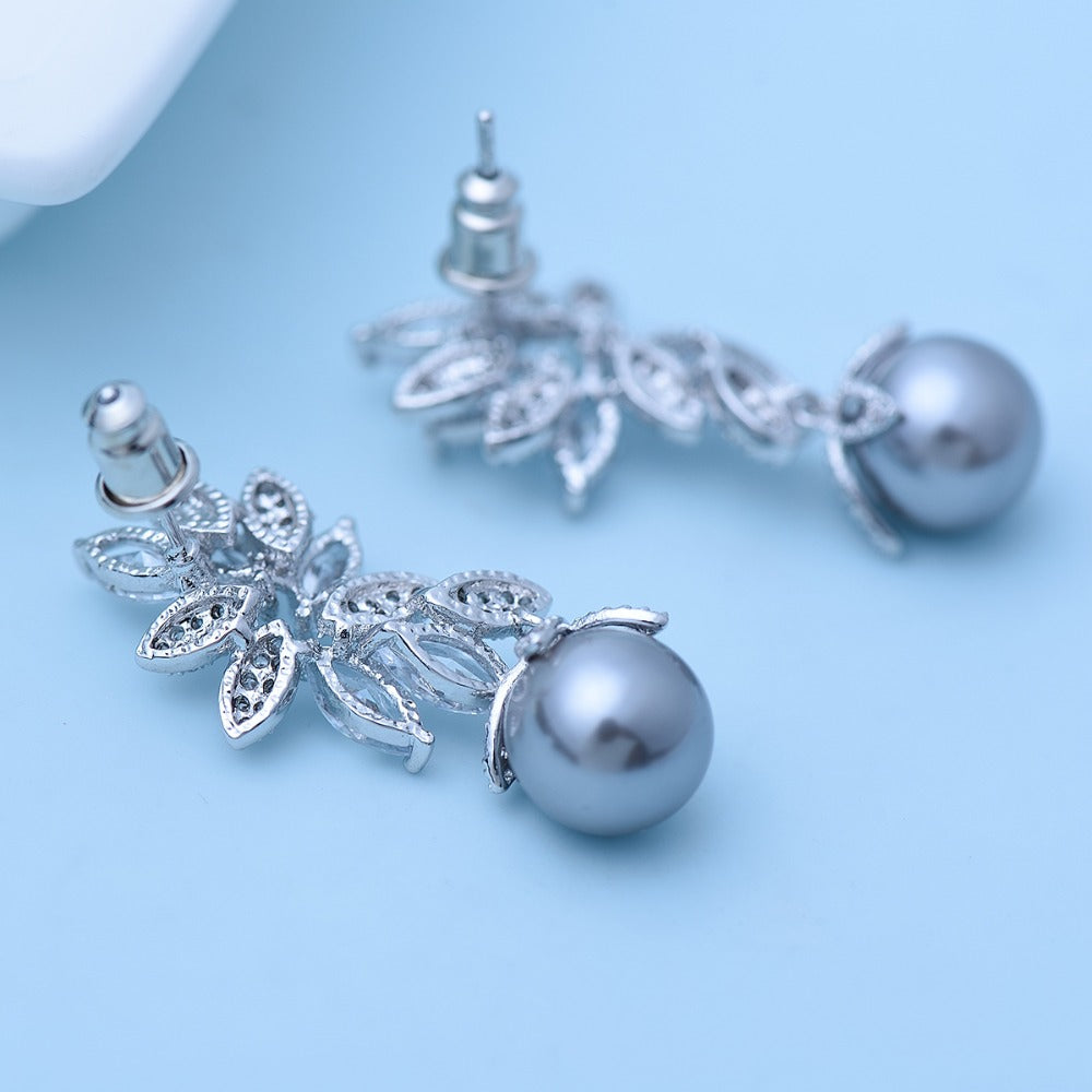 Posh Pearl Studs