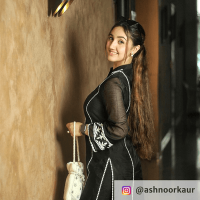 Ashnoor Kaur wearing Kate Pendant Set From Blingvine