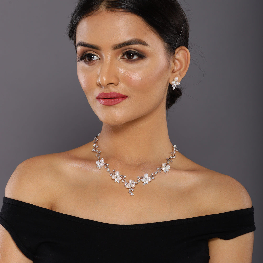 pearls with black dress Velvet Halter Dress: Pearl Bodycon Evening Gown The dress is adorned with delicate pearls Black Midi Dress with Pearls