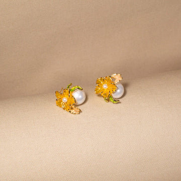 Honeyed Bloom Pearl Earrings