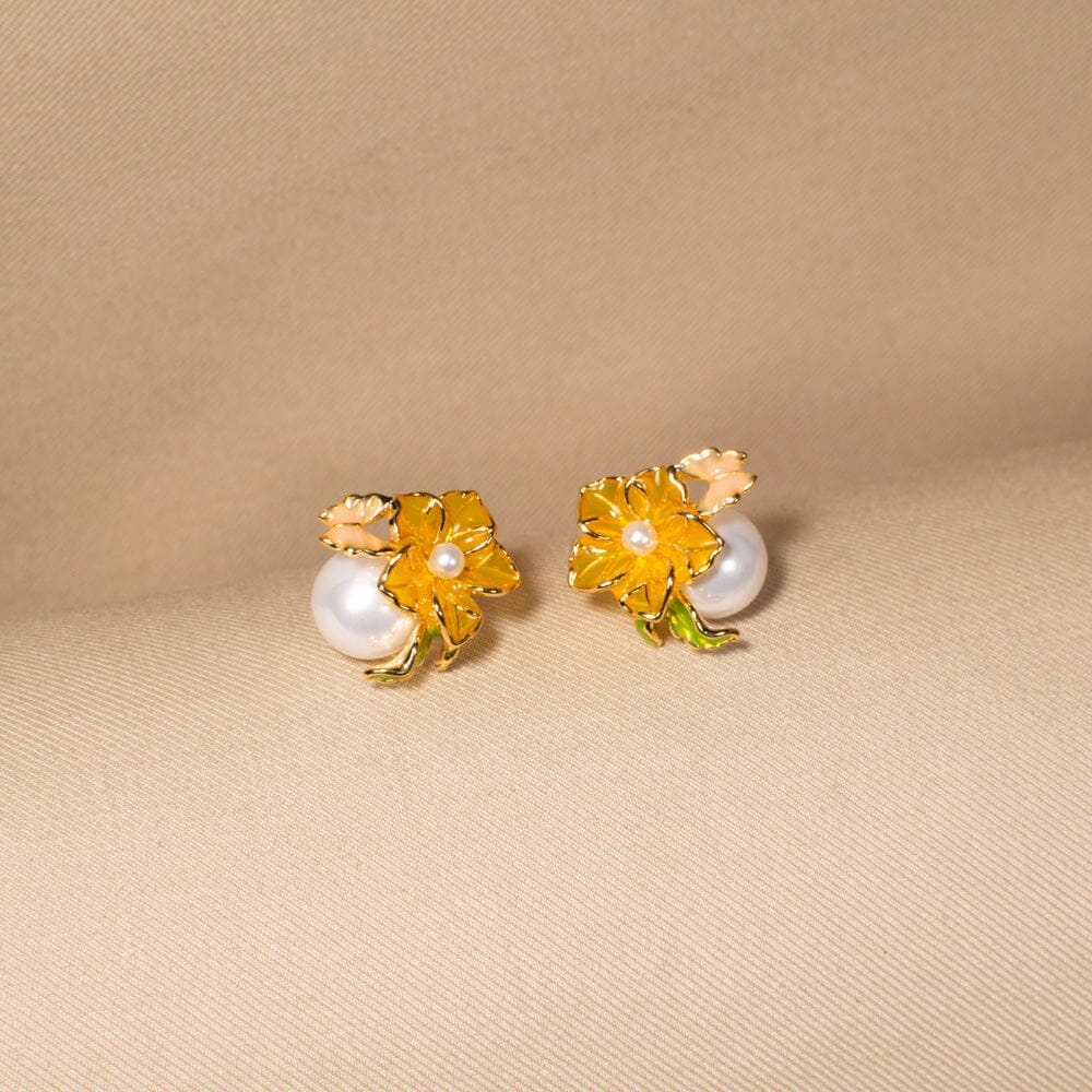 Honeyed Bloom Pearl Earrings