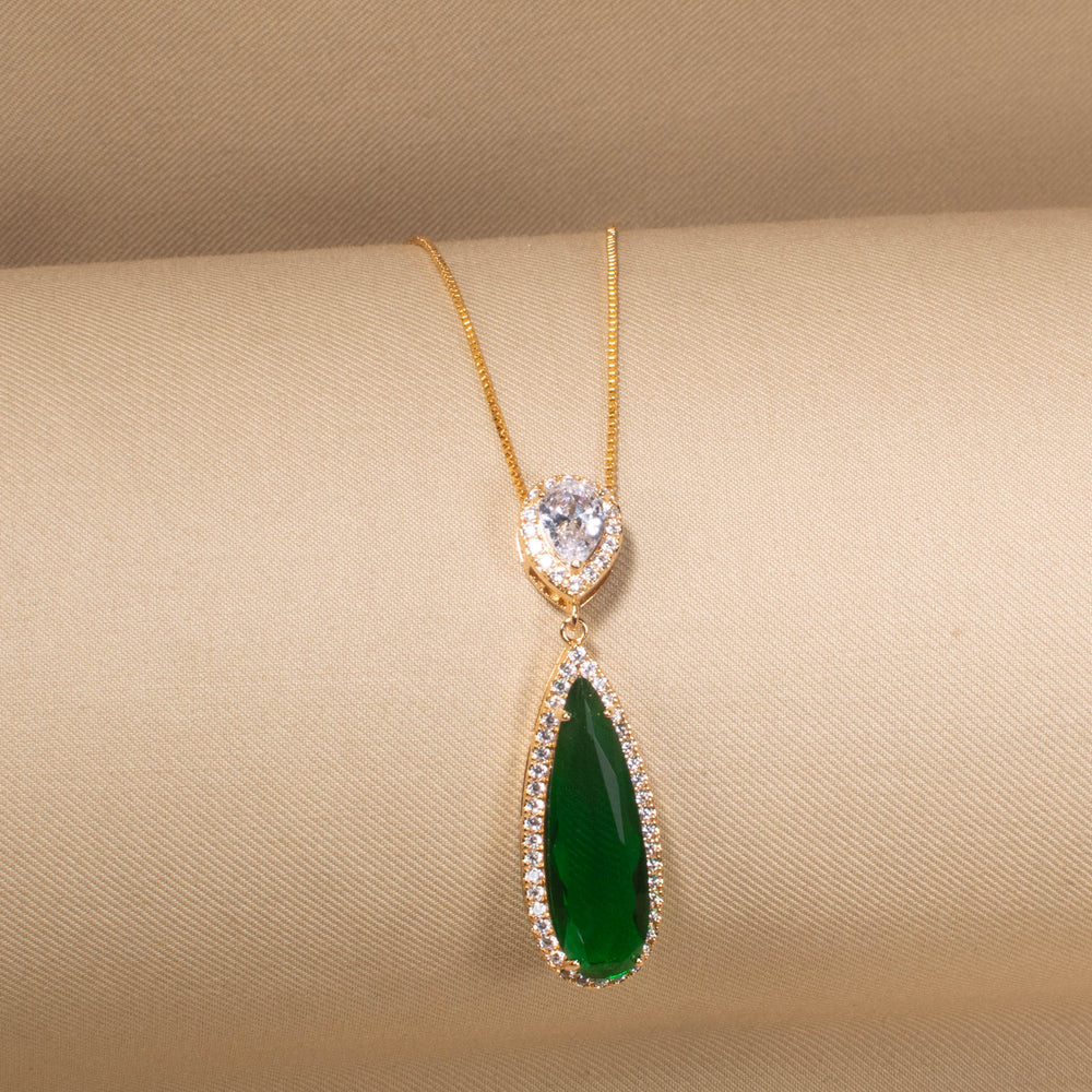 The Emerald Drama Pendant Set