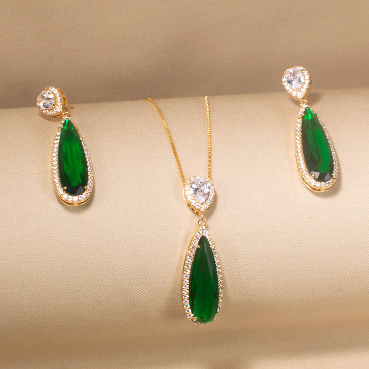 The Emerald Drama Pendant Set