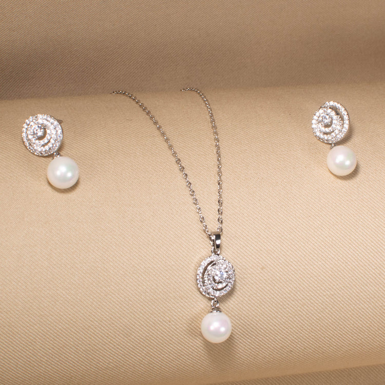 Timeless Pearl Halo Set
