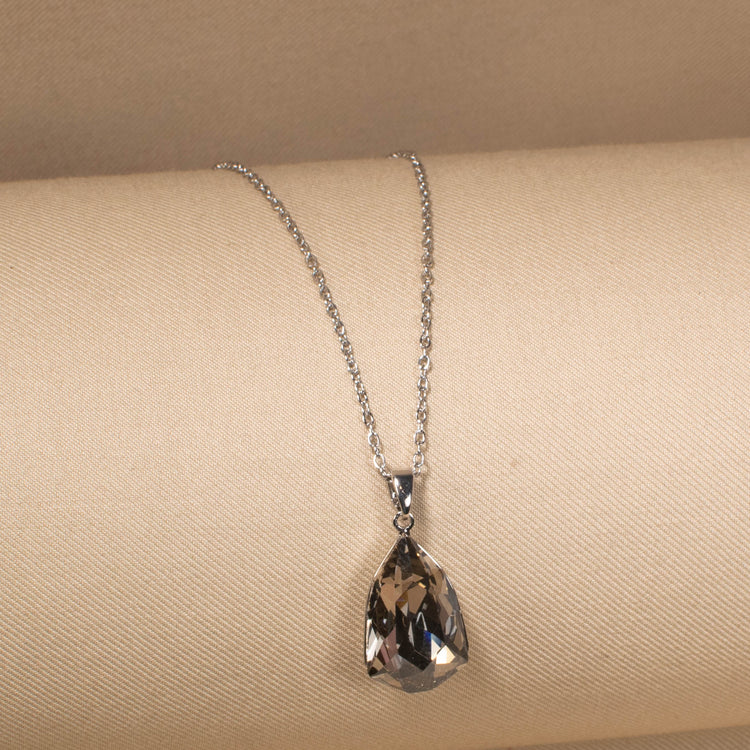 Glistening Tear Pendant Set