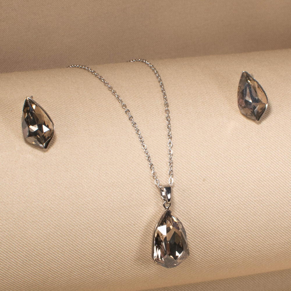 Glistening Tear Pendant Set