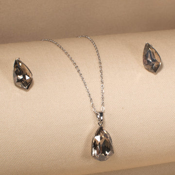 Glistening Tear Pendant Set