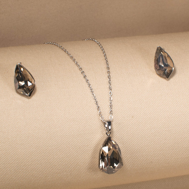 Glistening Tear Pendant Set