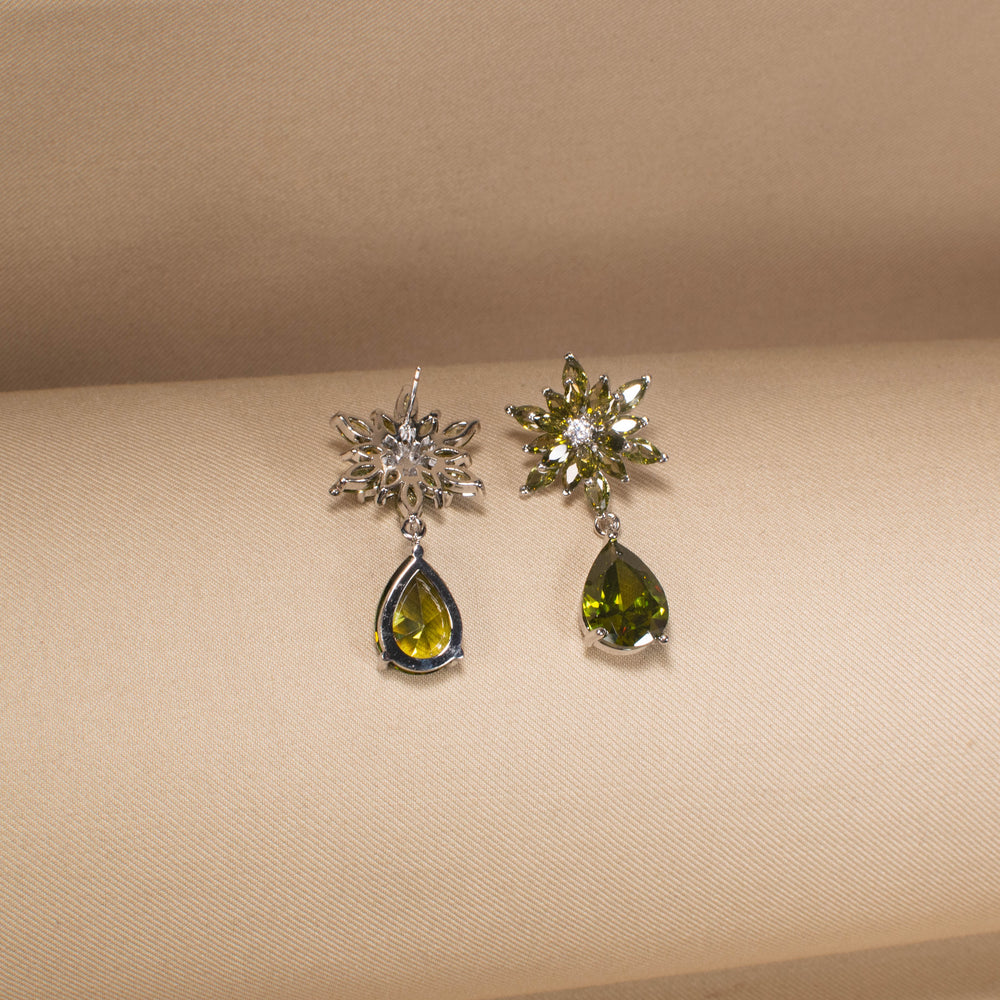 Stellar Dew Earrings - Green
