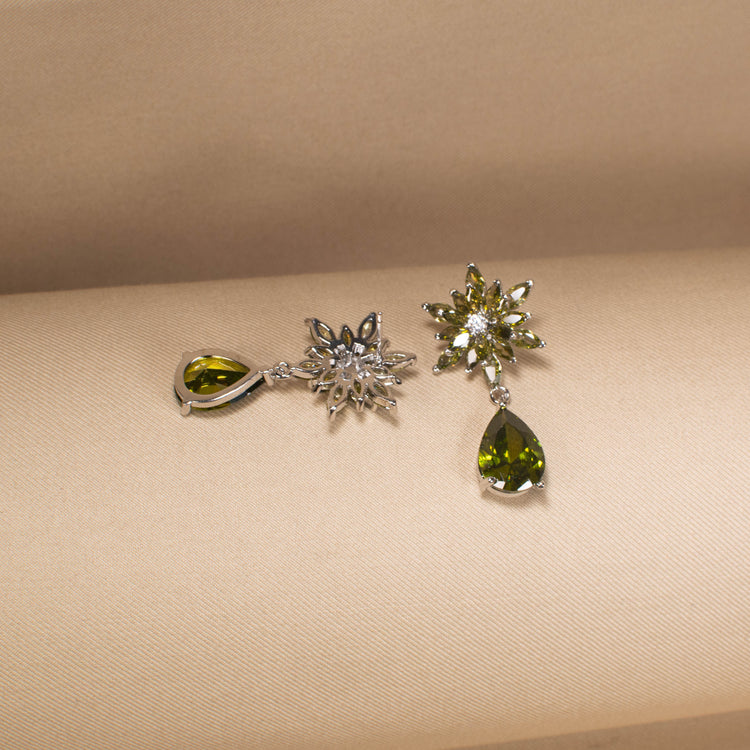 Stellar Dew Earrings - Green