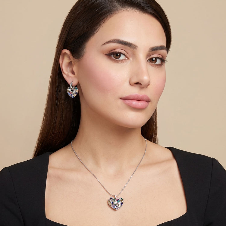 Amour Club Pendant Set