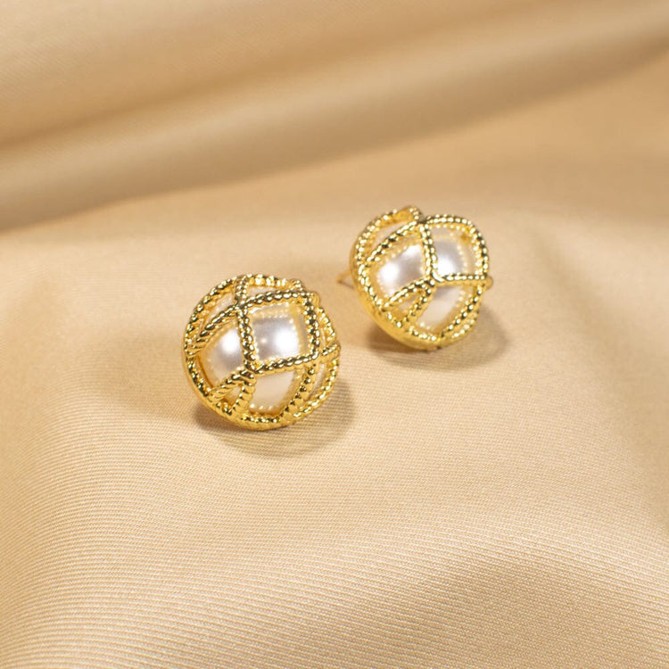 Darya Pearl Studs