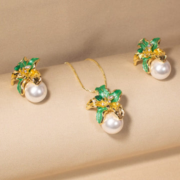Gardenia Pearl Pendant Set - Nature Collection