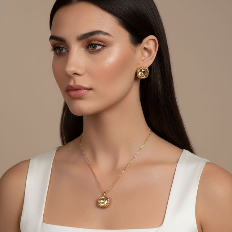 Golden Majesty Pendant Set
