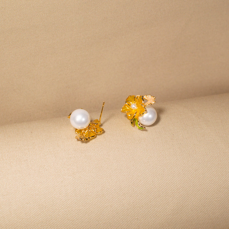 Honeyed Bloom Pearl Earrings