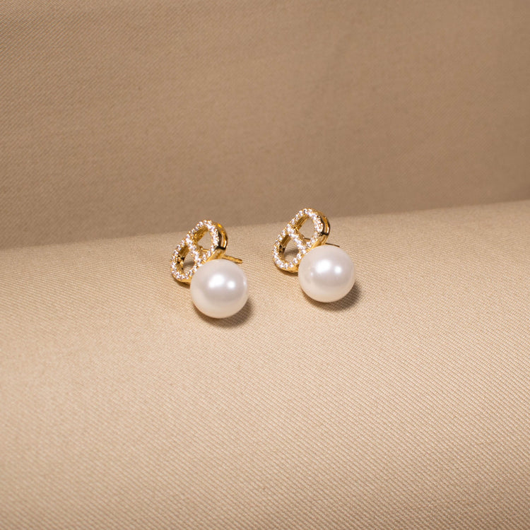 Iconic Pearl Drop Pendant Set