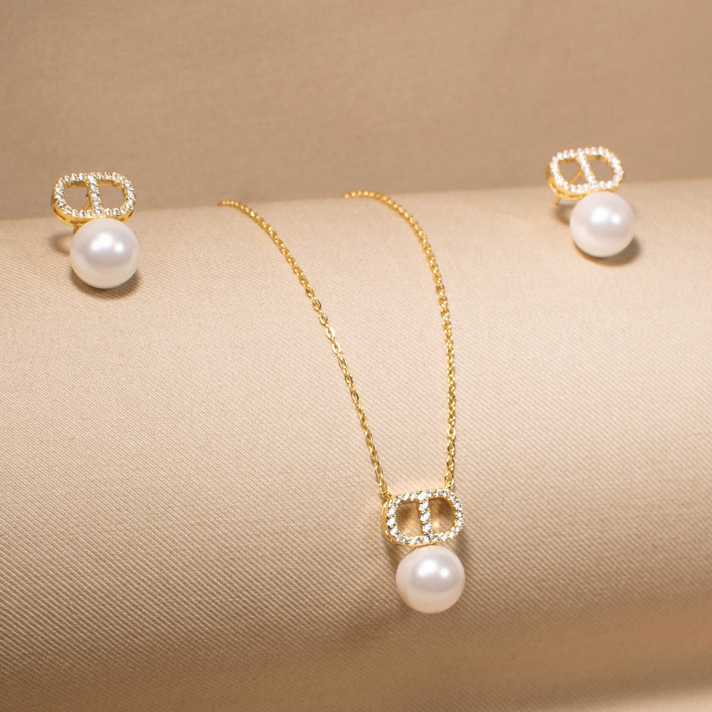 Iconic Pearl Drop Pendant Set