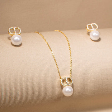 Iconic Pearl Drop Pendant Set