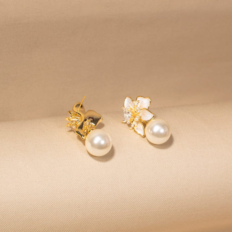 Lily Pearl Earrings - Nature Collection