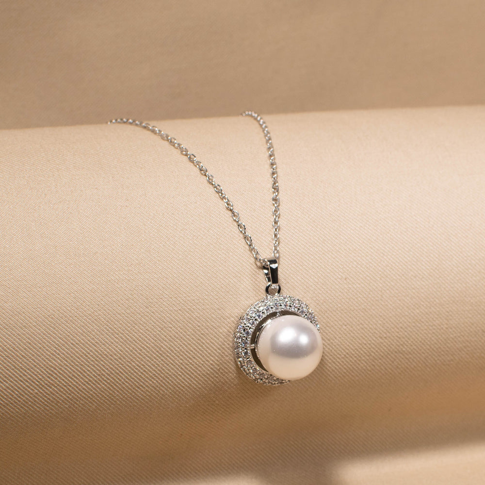 Lunar Halo Pearl Pendant Set