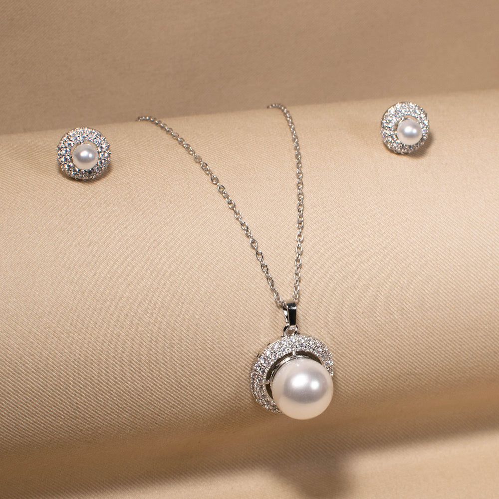 Lunar Halo Pearl Pendant Set