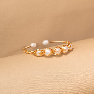 Luna Bracelet - Freshwater Pearl Collection