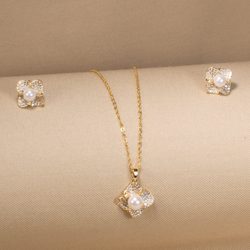Pearls of Fortune Pendant Set