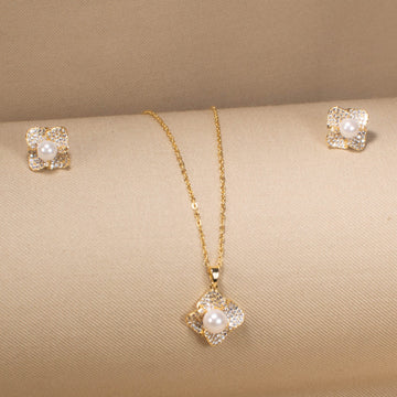 Pearls of Fortune Pendant Set