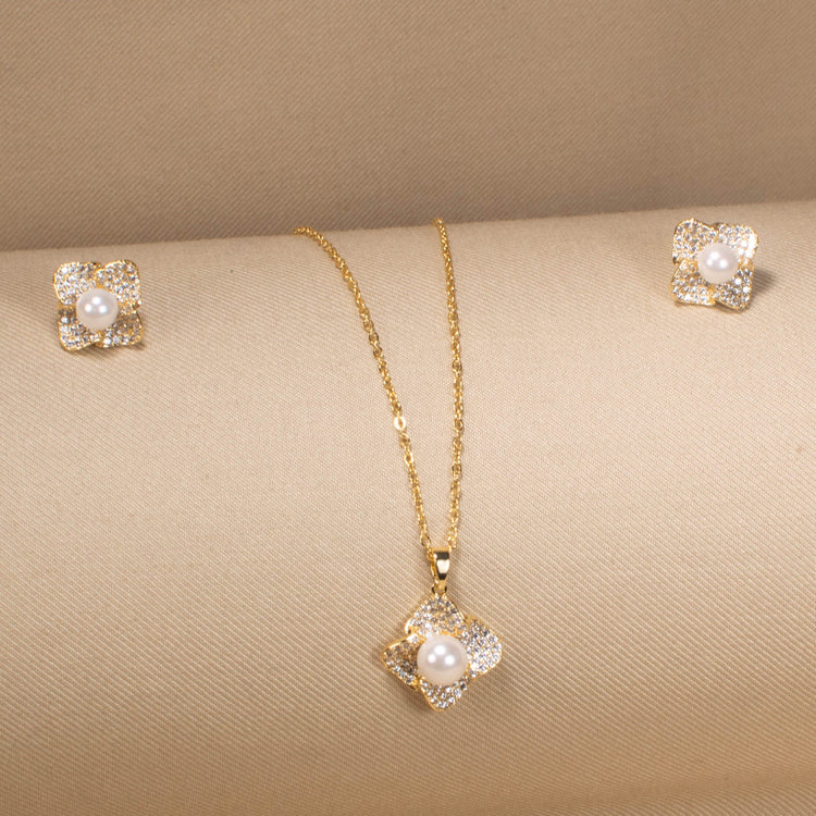 Pearls of Fortune Pendant Set