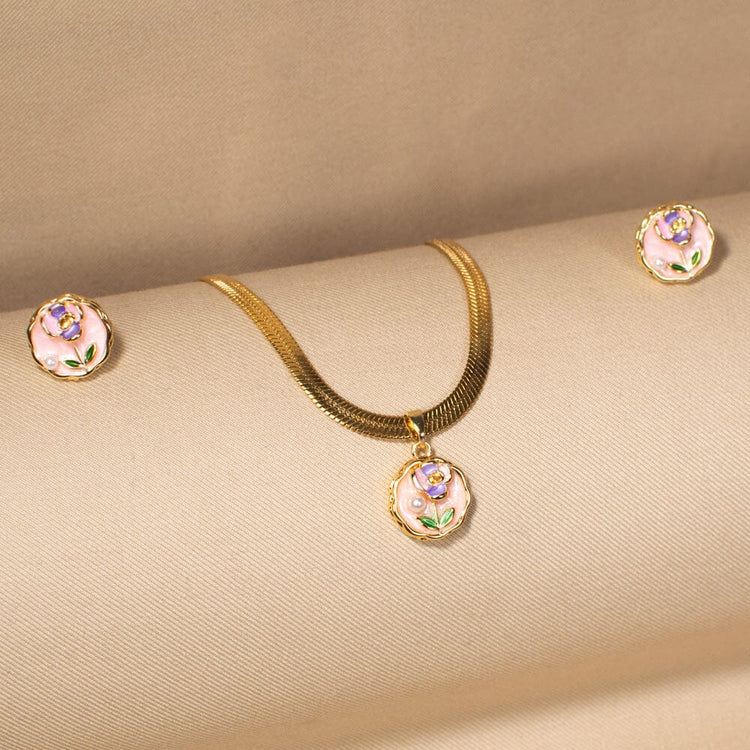 Petite Romance Pendant Set