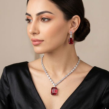 Roselle Spark Necklace Set