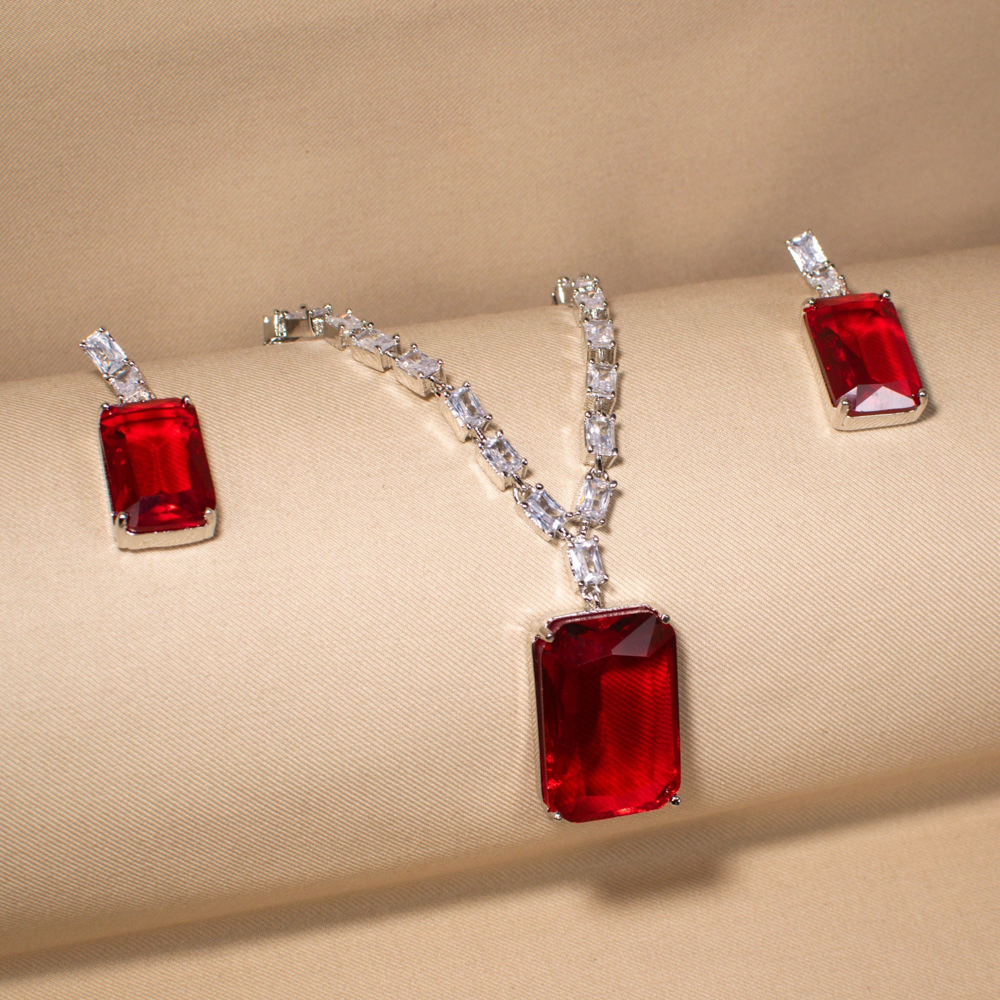 Roselle Spark Necklace Set – Blingvine
