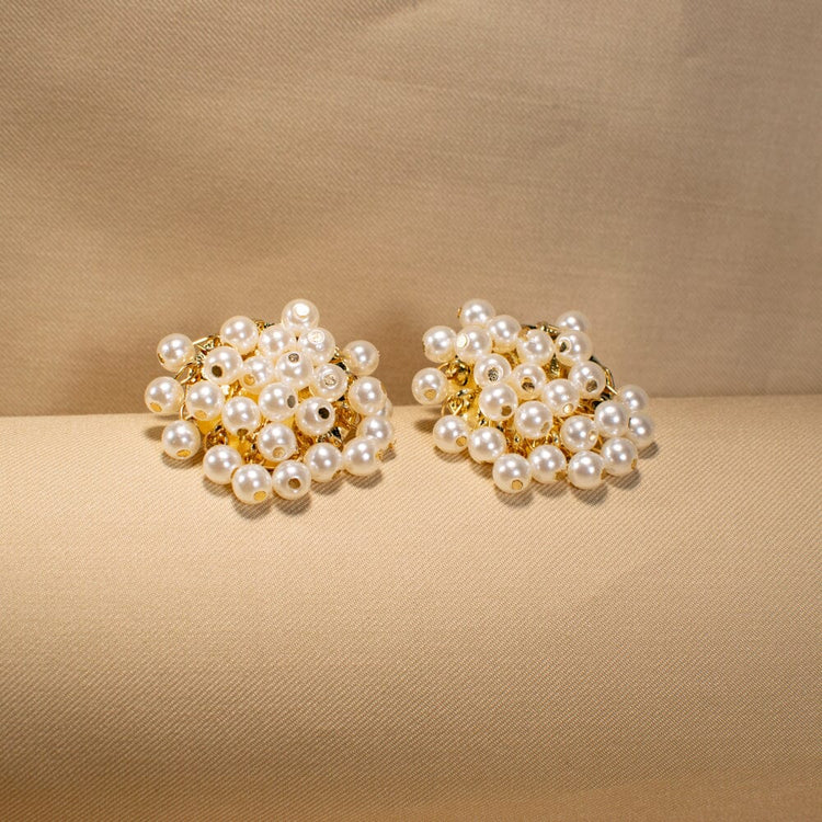 Runjhun Pearl Cluster Studs