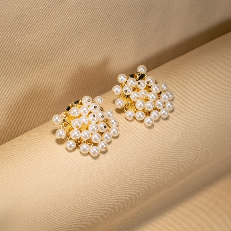 Runjhun Pearl Cluster Studs