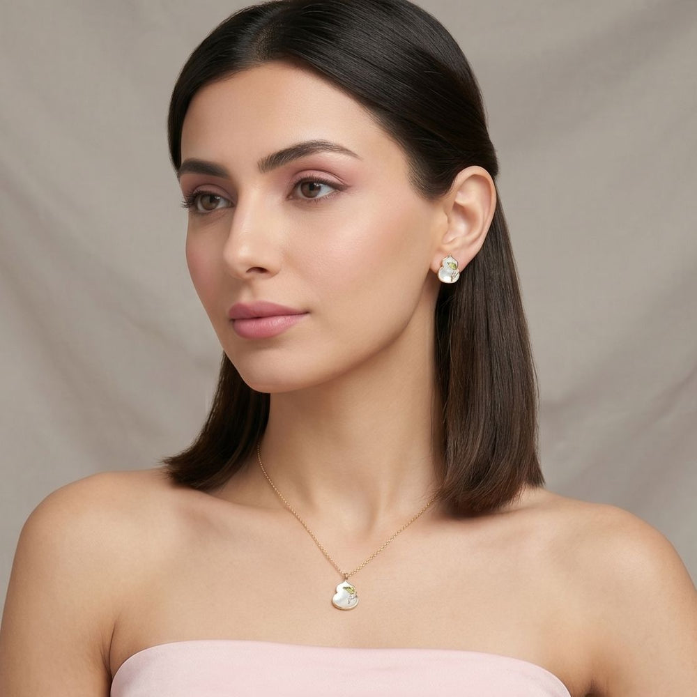Serene Flora Pendant Set