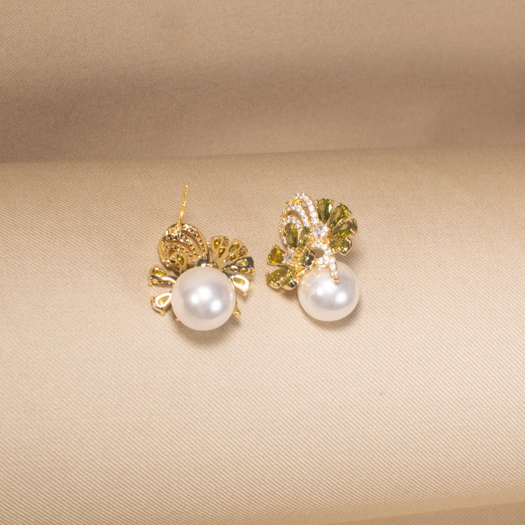 Starry Bloom Pearl Earrings - Olive