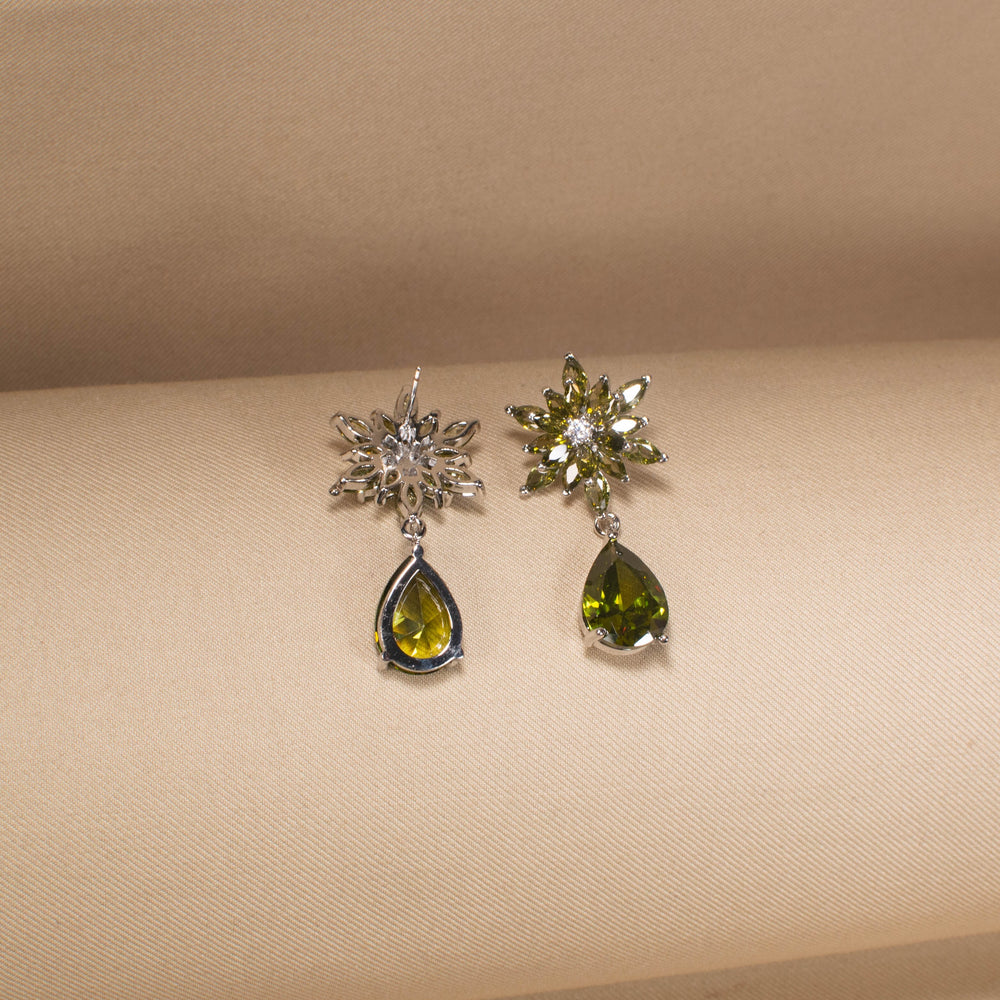 Stellar Dew Earrings - Green