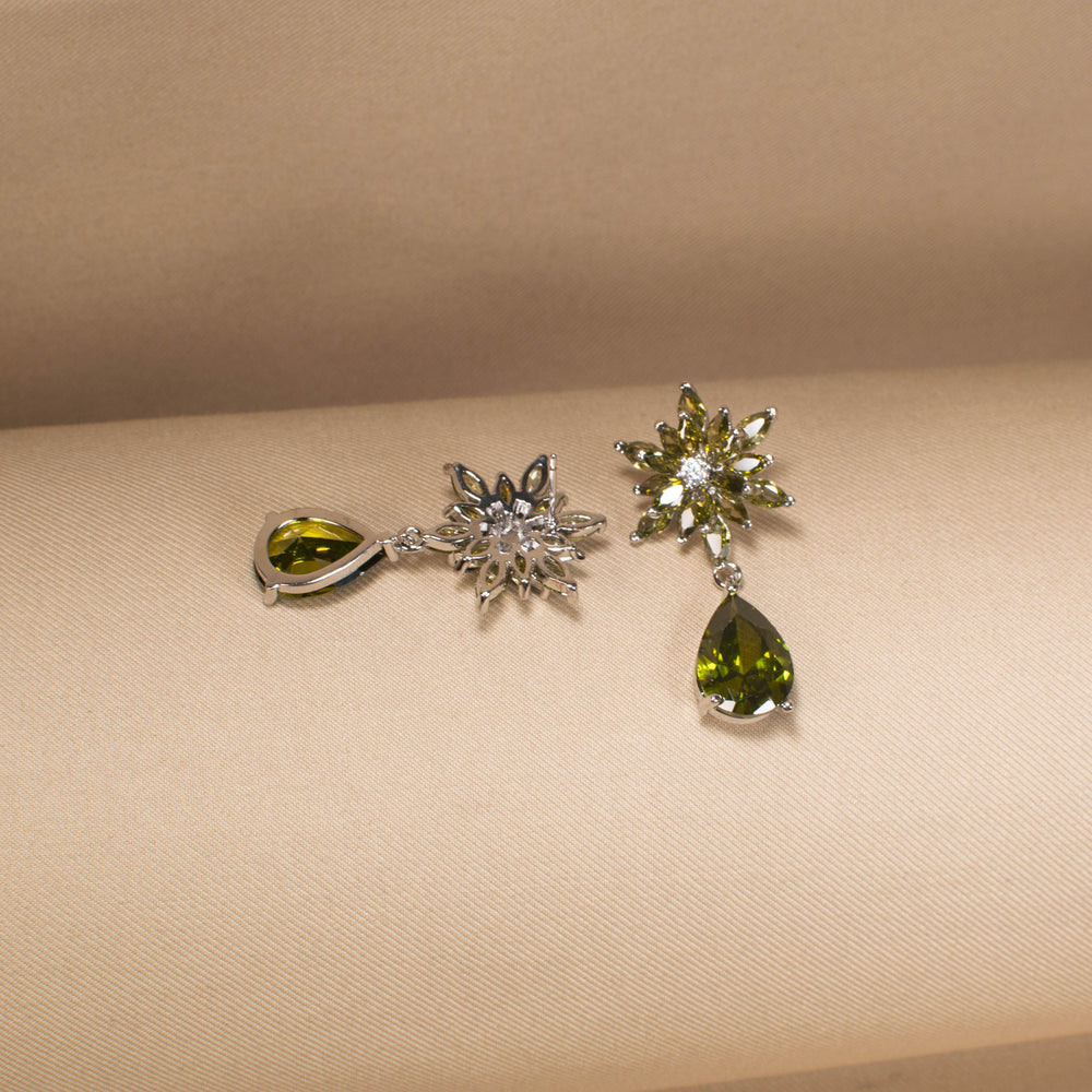 Stellar Dew Earrings - Green