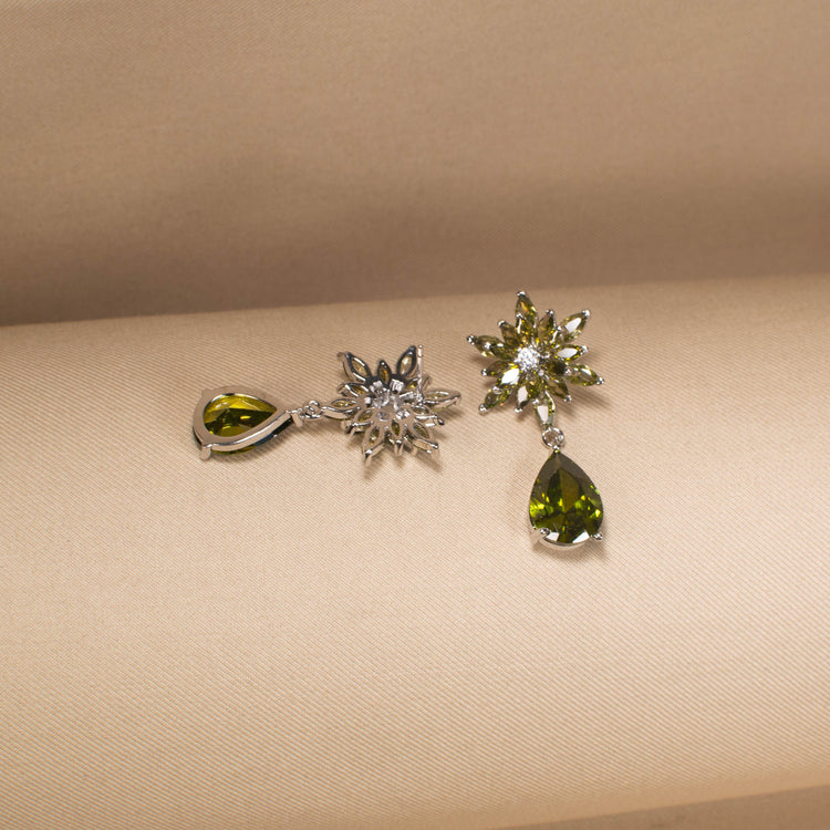 Stellar Dew Earrings - Green