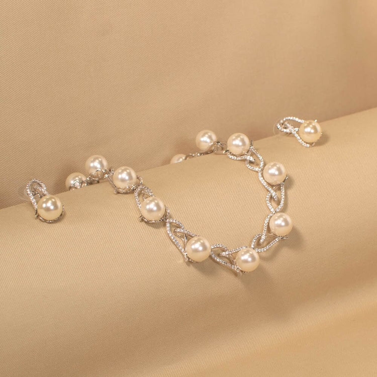 Swaraa Pearl Necklace Set