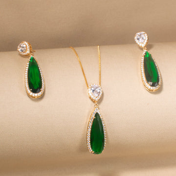 The Emerald Drama Pendant Set