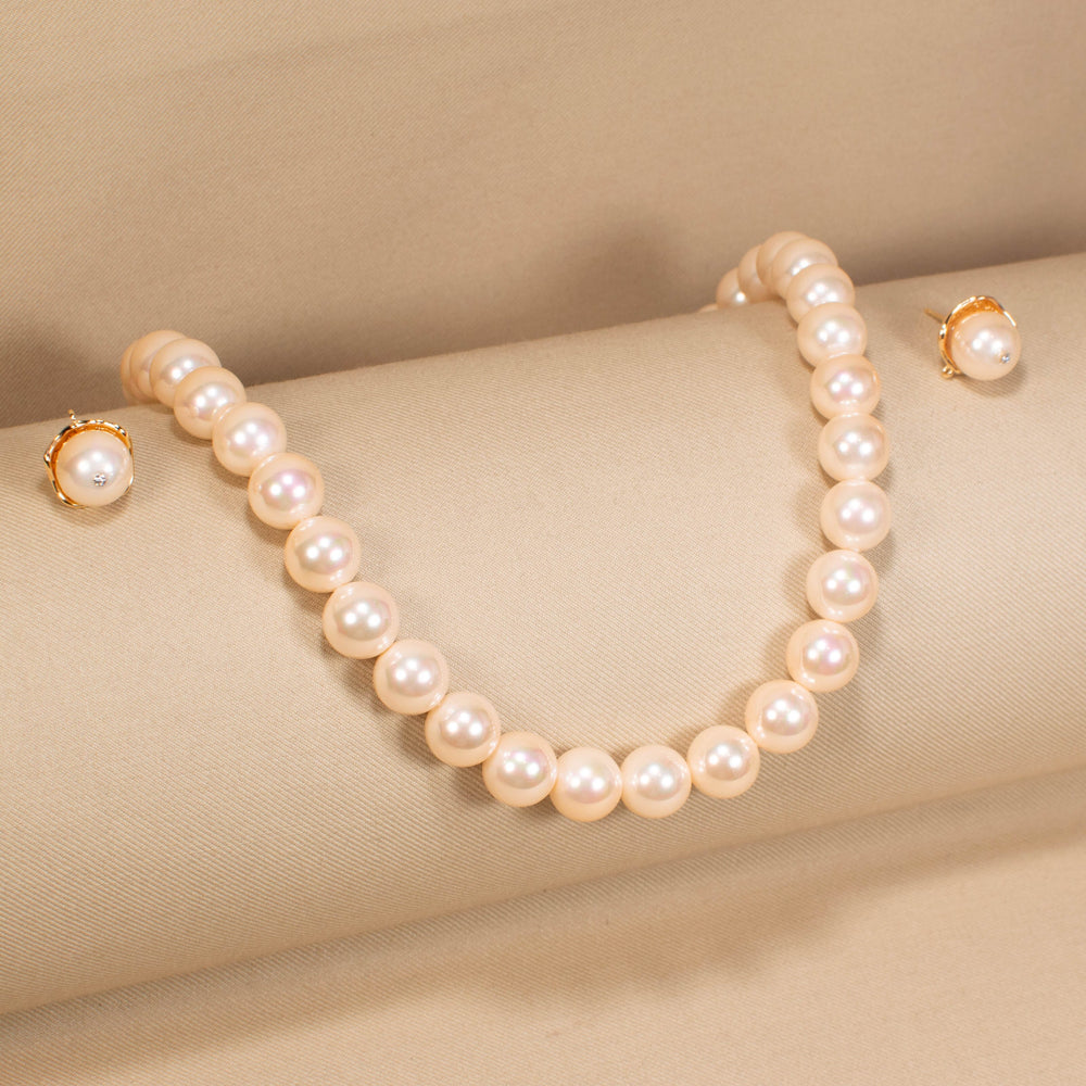The Soft Glow Pearl Necklace Set