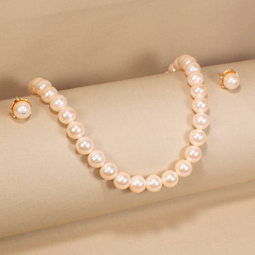 The Soft Glow Pearl Necklace Set