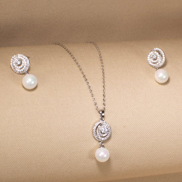 Timeless Pearl Halo Set