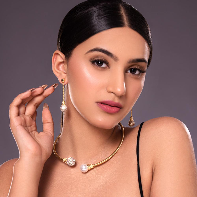 Amazon.com: Elegant Indian Kundan Polki Crystal Pearl Bollywood Traditional  Gold Plated Wedding Choker Necklace Earrings Maang Tikka Jewelry set,  Green: Clothing, Shoes & Jewelry