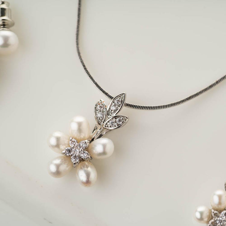 Bahaar Pearl Pendant Necklace Set